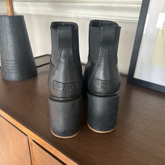 Sorel boots - Picture 3 of 5